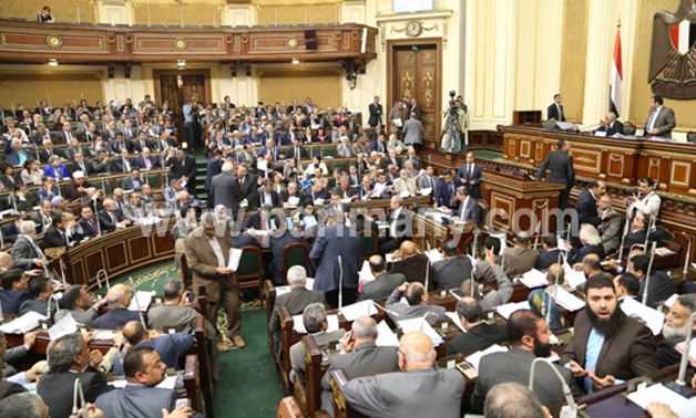 أعضاء مجلس النواب يقفون حدادًا على أرواح شهداء سيناء بعد إسقاط عضوية عكاشة 