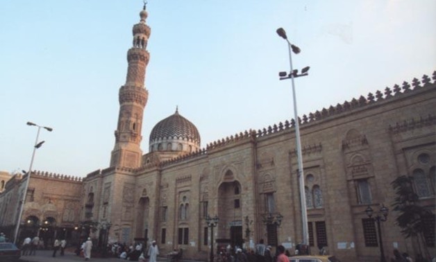 4 وزارات و9 نواب يتركون أزمات مصر لبحث تجديد شبكة التكييف بمسجد السيدة زينب
