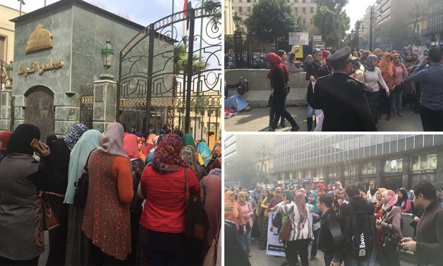 حملة الماجستير والدكتوراه يغلقون المدخل الرئيسى لمجلس النواب خلال وقفتهم الاحتجاجية 