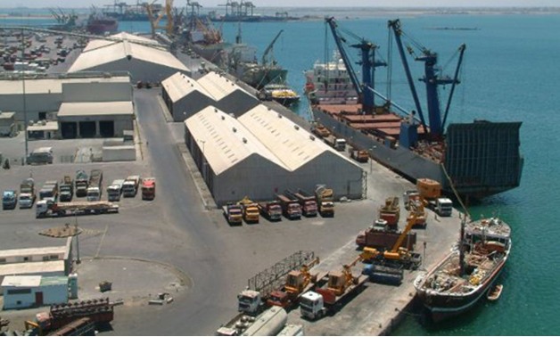 وصول 250 سيارة لموانئ السويس و9 آلاف طن بضائع تغادر ميناء الأدبية السويس مصطفى سلامة