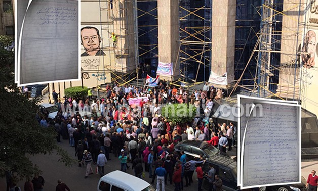 بالصور..زيادة أعداد المتظاهرين ضد "الخدمة المدنية" لقرابة 200 شخص أمام نقابة الصحفيين