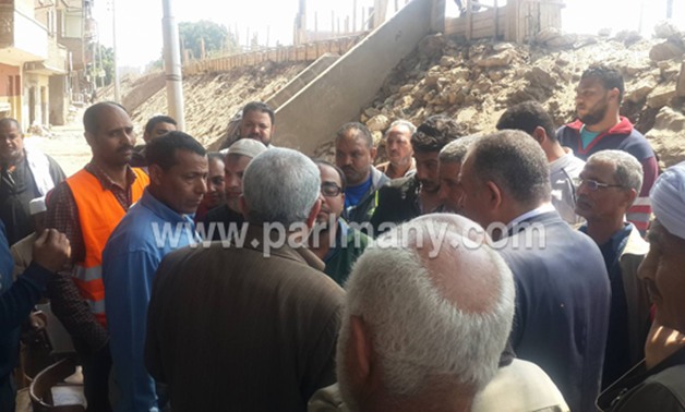 اخبار القليوبية.. عادل عامر يلتقى مسؤولى السكة الحديد بسبب سور محطة قطار شلقان
