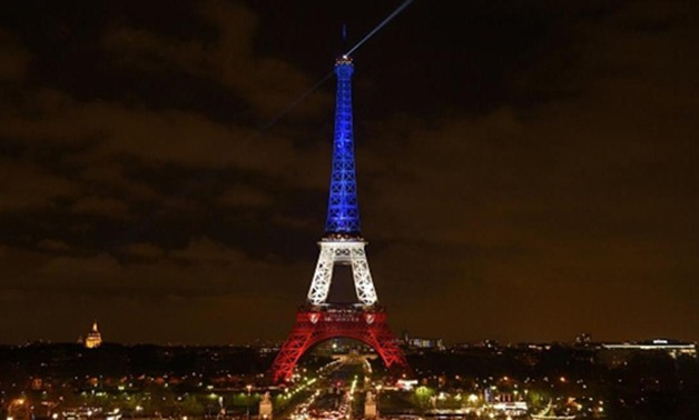 بعد تفجيرات بروكسل.. فرنسا تضئ "برج إيفل" بألوان علم بلجيكا تضامنا معها