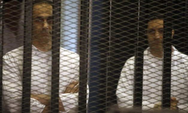 تأجيل طعن النيابة على إخلاء سبيل علاء وجمال مبارك بقصور الرئاسة لـ15نوفمبر