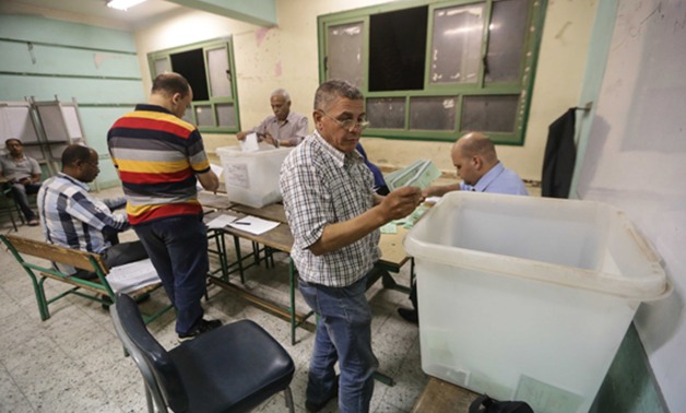 اللجنة العليا للانتخابات توافق  على استمرار التصويت داخل لجان الاقتراع بأسوان