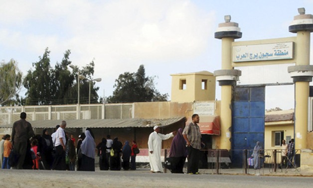 نقل نيجيريين مصابين بالإيدز داخل حجز قسم قصر النيل لسجن برج العرب