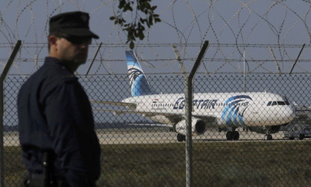 السادات: مختطف الطائرة هدفه تصدير صورة سلبية عن إجراءات التفتيش والسلامة بمصر 