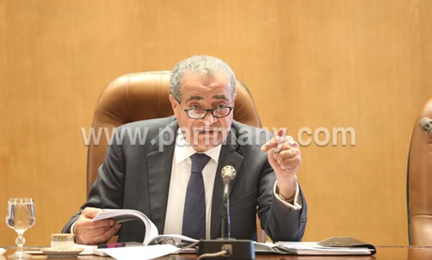 رئيس "اقتصادية البرلمان" يعترض على تعويم الجنيه حاليا ويحمل طارق عامر مسؤولية القرار
