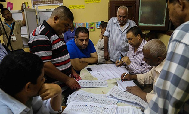 بالفيديو.. "رئيس لجنة" يعلن حصول القوائم على 37 ألف صوت بدائرة عدد ناخبيها 4 آلاف!