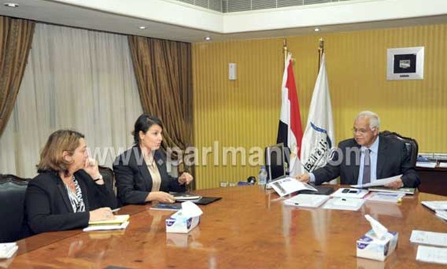 بالصور.. وزير النقل يبحث التعاون مع وكالة التنمية الفرنسية لتطوير "ترام الإسكندرية"