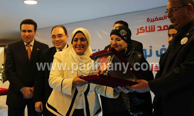 ثريا الشيخ أثناء تكريم نائبات قادمات لها:"فى البرلمان نائبات جامدين ومصر جاية للأحسن"