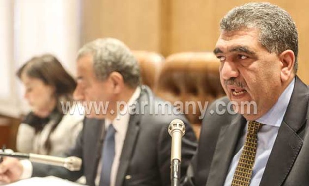 وزير قطاع الأعمال يبحث تطوير الشركات مع اتحاد نقابات عمال مصر 