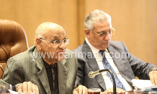 يوسف القعيد لأعضاء لجنة "الإصلاح الإدارى": "بلاش نجيب سيرة الوزراء اللى غايبين"