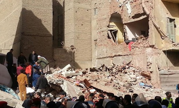 انهيار منزل مكون من 3 طوابق بقرية إقصاص فى سوهاج دون إصابات 
