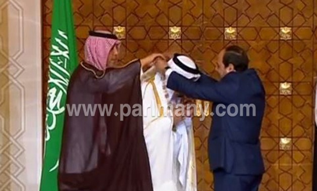 بالفيديو والصور.. الرئيس السيسى يمنح خادم الحرمين الشريفين الملك سلمان قلادة النيل