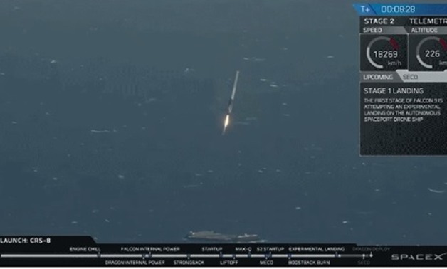 بالفيديو.. لحظة الهبوط التاريخية لصاروخ فالكون 9 وسط المحيط