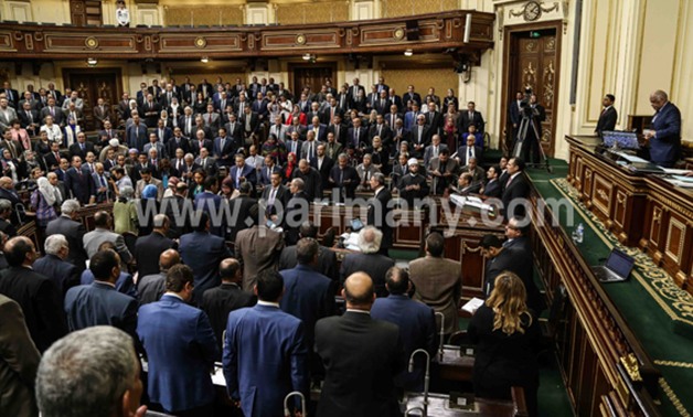 نواب البرلمان يبدأون الجلسة العامة بدقيقة حداد على أرواح شهداء الواحات