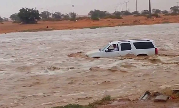 مصرع 18 وإنقاذ 915 شخصا بسبب السيول فى السعودية 