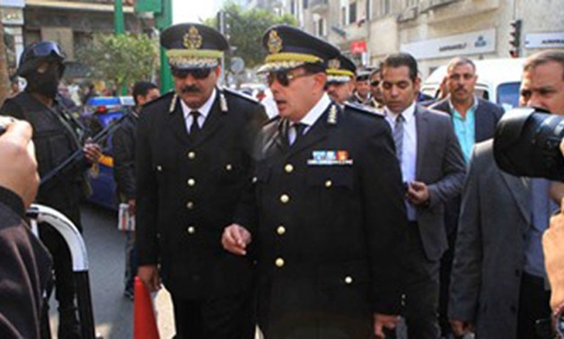 وصول جثمان اللواء جمال سعيد "حكمدار القاهرة" لمسجد السيدة نفيسة لصلاة الجنازة