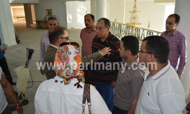 بالصور.. محمد عطوة عميد تجارة المنصورة يتفقد استعدادات مؤتمر الجامعة فى شرم الشيخ