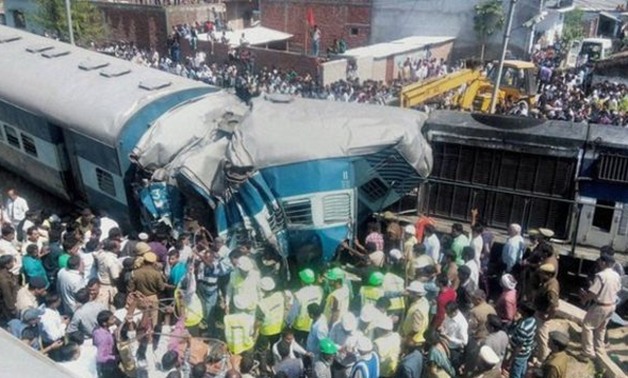 "الصحة": 8 وفيات و8 مصابين فى حادث تصادم قطار بسيارة نقل فى أسوان 