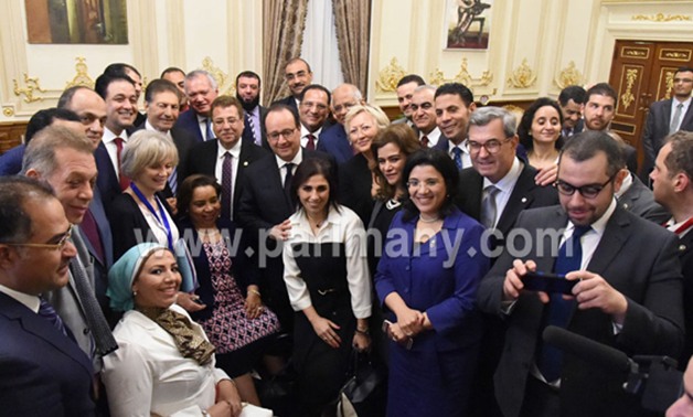 علاء عابد يطالب الرئيس الفرنسى بدعم السياحة.. وهولاند: نعتز بالتعاون مع مصر 