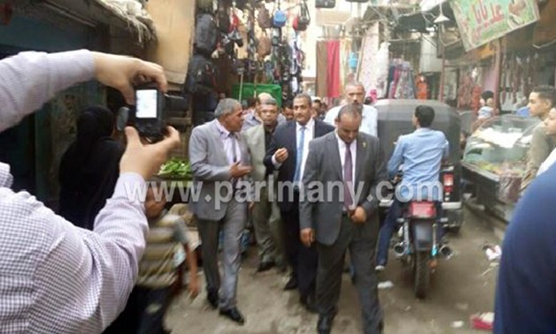 بالصور.. أمين مسعود نائب الزاوية يتفقد منزلا آيلا للسقوط بصحبة نائب المحافظ