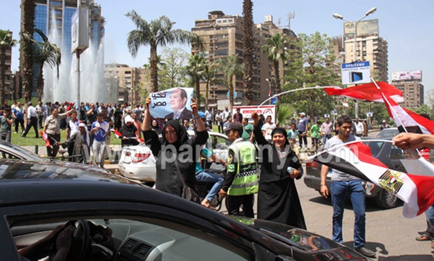 المواطنون المحتفلون بميدان مصطفى محمود يغادرون لقصر عابدين للمشاركة باحتفالات سيناء