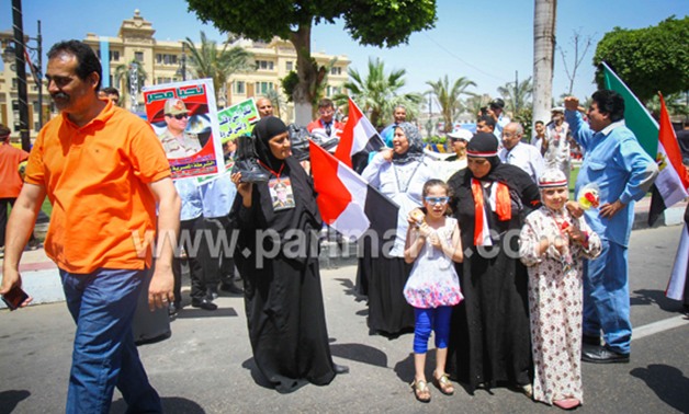 المواطنون يغادرون "مصطفى محمود" لمشاركة مستقبل وطن بالحفل الغنائى فى "عابدين"