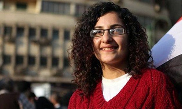 ترحيل سناء سيف لقسم السيدة زينب لإنهاء إجراءات تنفيذ حكم حبسها بـ"إهانة القضاء"