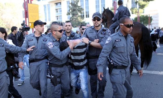 استشهاد رجل وامرأة فلسطينية برصاص قوات الاحتلال ومستوطنين يقتحمون الأقصى