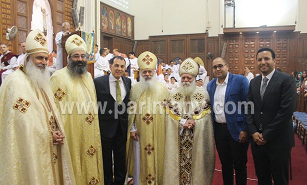 بالصور.. حاتم باشات نائب الزيتون يزور كنائس دائرته لتقديم التهانى بعيد القيامة المجيد
