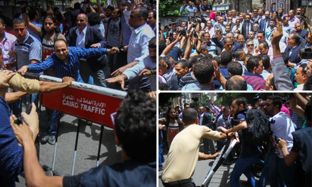 بالصور.. المحامون يقتحمون الحواجز الحديدية ويصلون مقر نقابة الصحفيين للتضامن معهم
