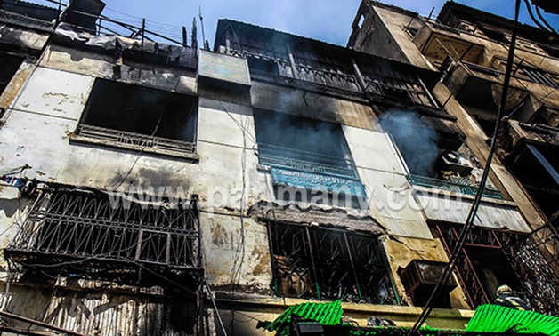 مصدر: تجدد النيران بالعتبة بسبب وجود بلاستيكات و"الإطفاء" تتبع  أدخنة الحريق