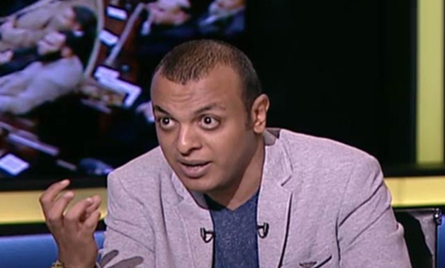 عمرو أبو اليزيد بعد إعلان "العجاتى" الانتهاء من قوانين الصحافة: "بيلعب فى عداد عمره"