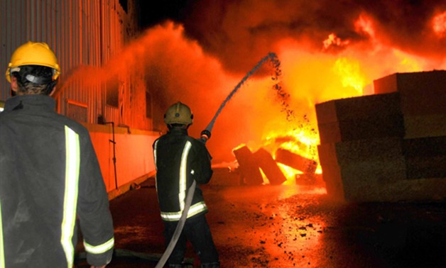 تفحم 4 مخازن بحريق مصنع أثاث بأكتوبر والخسائر تخطت 30 مليون جنيه