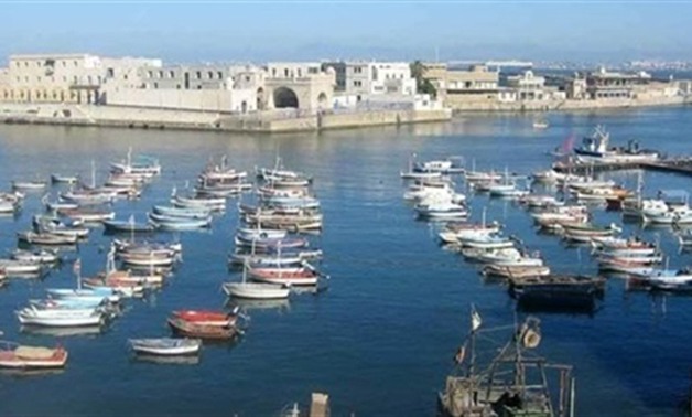 توقف حركة الصيد بميناء البرلس فى كفر الشيخ لسوء الأحوال الجوية