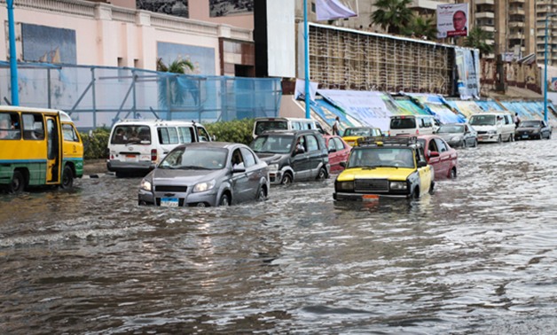 موجة من الطقس السئ تضرب الإسكندرية وهطول الأمطار على مناطق متفرقة