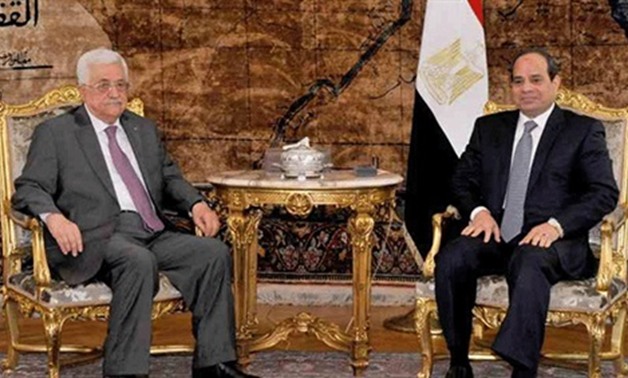 أبو مازن لـ"السيسى": نثمن جهود مصر فى التسوية السلمية لقضيتنا حقنًا للدماء 