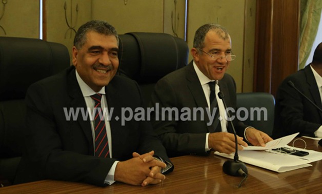 "أشرف الشرقاوى" يعلن من البرلمان وقف التعيينات بشركات قطاع الأعمال العام