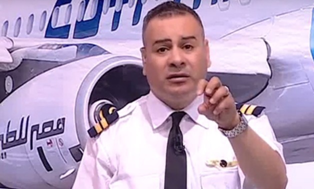 تصريح مثير.. "القرموطى" يعتذر عن ارتدائه زى طيار بعد سقوط الطائرة