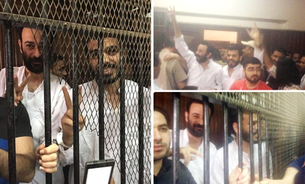 بالصور.. أول ظهور للصحفيين عمرو بدر ومحمود السقا داخل قفص محكمة جنح شبرا