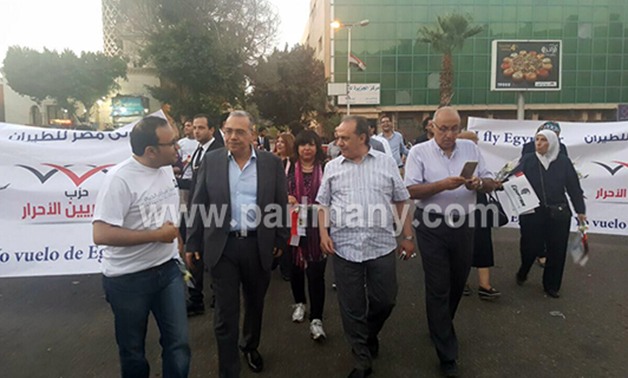 "المصريين الأحرار" يشارك فى مسيرة "نعم من أجل الحياة" لتأبين أرواح ضحايا الطائرة