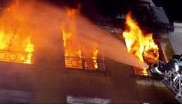 الدفع بـ7 سيارات إطفاء لإخماد حريق خزان مازوت فى مصنع طوب بالعياط