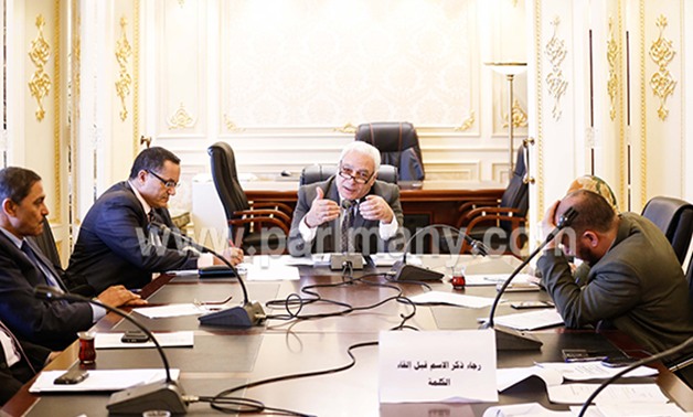 أسامة العبد: وزير الأوقاف أكد أمام اللجنة الدينية أن الخطبة المكتوبة ليست إجبارا على أحد 