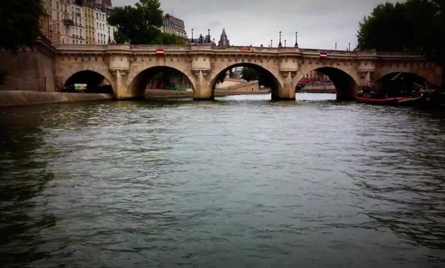 اخبار عالمية.. نهر السين يفيض عن السدود وأمطار غزيرة فى فرنسا 
