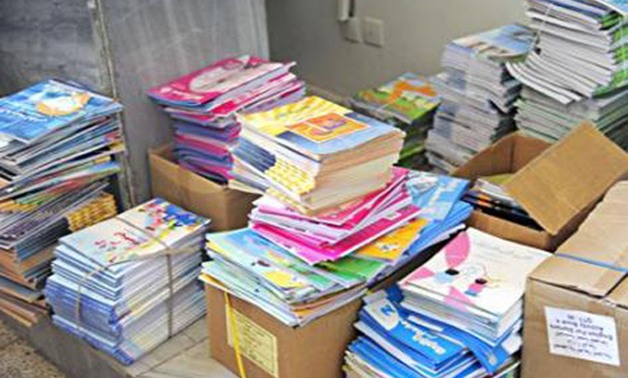 "التعليم" تعرض 500 طن كتب مدرسية للبيع بالكيلو.. تعرف على السبب 