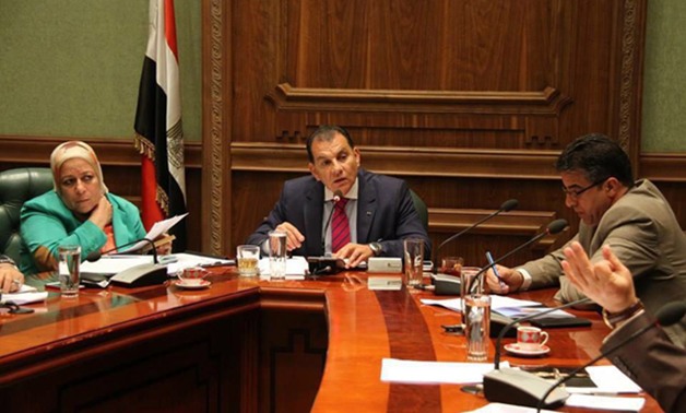 حاتم باشات عن إلغاء وزارة الهجرة: استمرارها ضرورى بسبب وجود 10 ملايين مصرى بالخارج