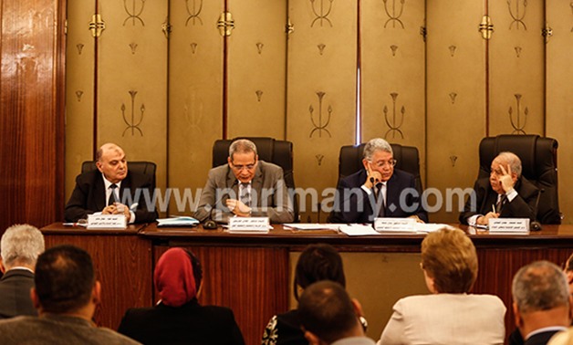 تطوير التعليم.. وكيل مؤسسى نقابة علماء مصر يناقش قانون الجامعات الجديد بالبرلمان