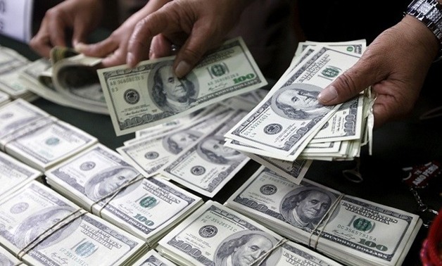 مصادر مصرفية: سعر الدولار سينخفض بين 3 و4 جنيهات خلال أسبوع